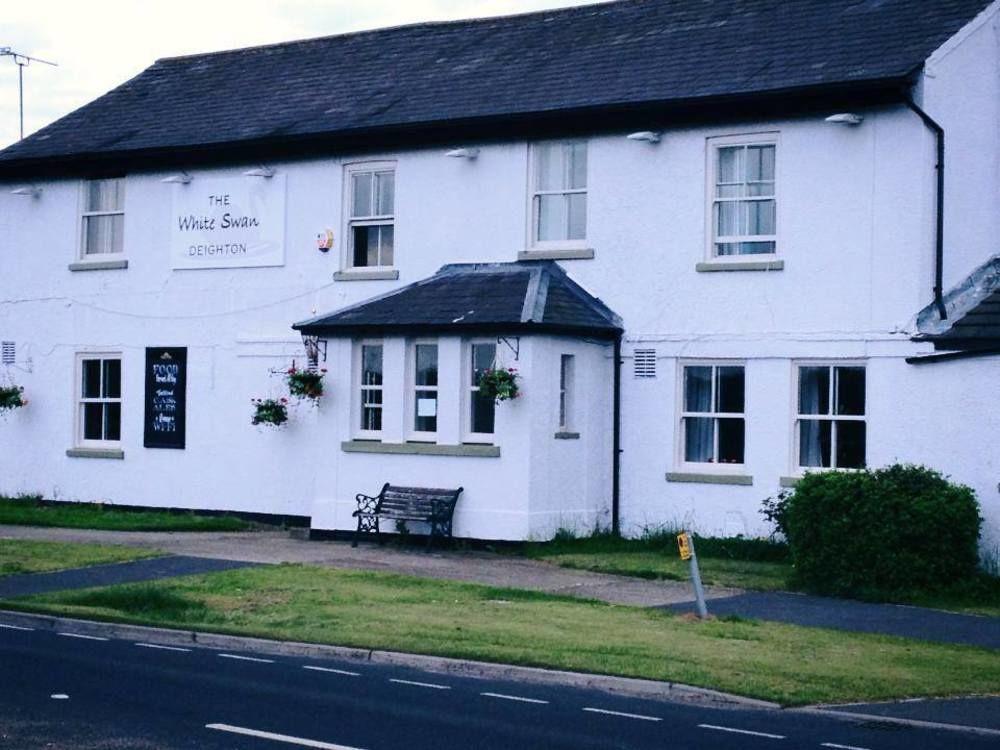 Отель The White Swan Escrick Экстерьер фото