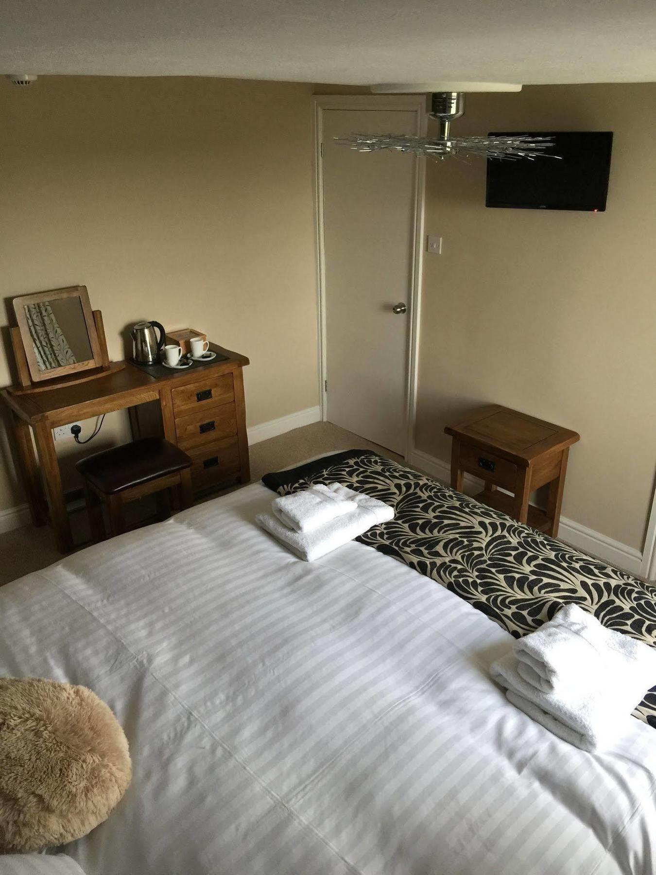 Отель The White Swan Escrick Экстерьер фото
