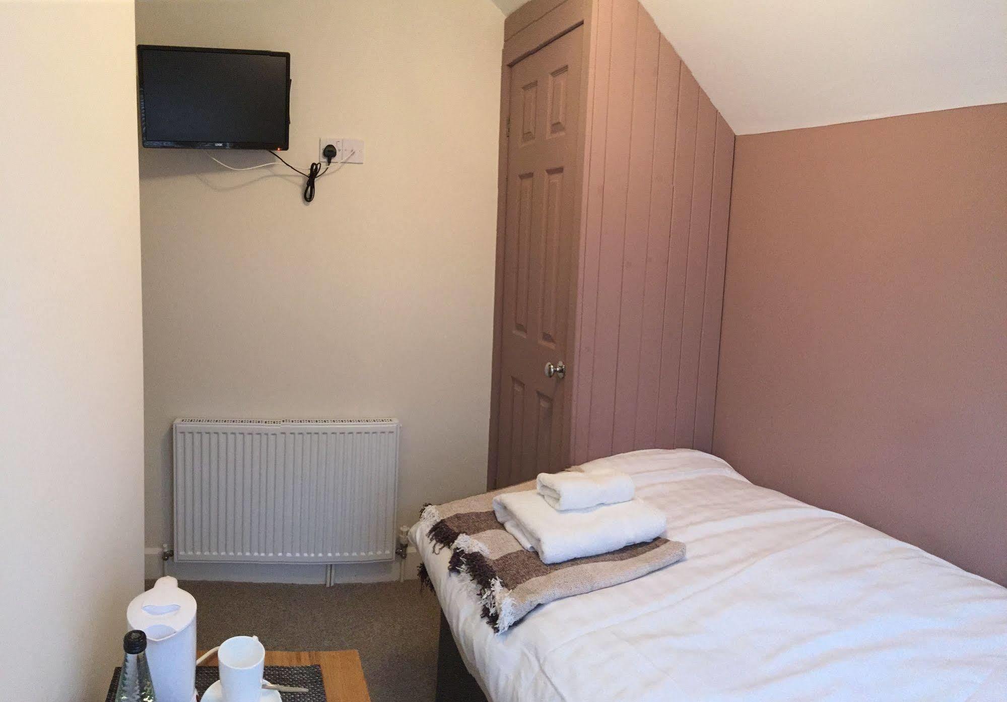 Отель The White Swan Escrick Экстерьер фото